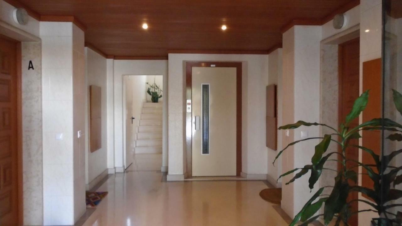 Apartamento Urb. Vila Nova, Lote 5 アルマカオ・デ・ペラ エクステリア 写真