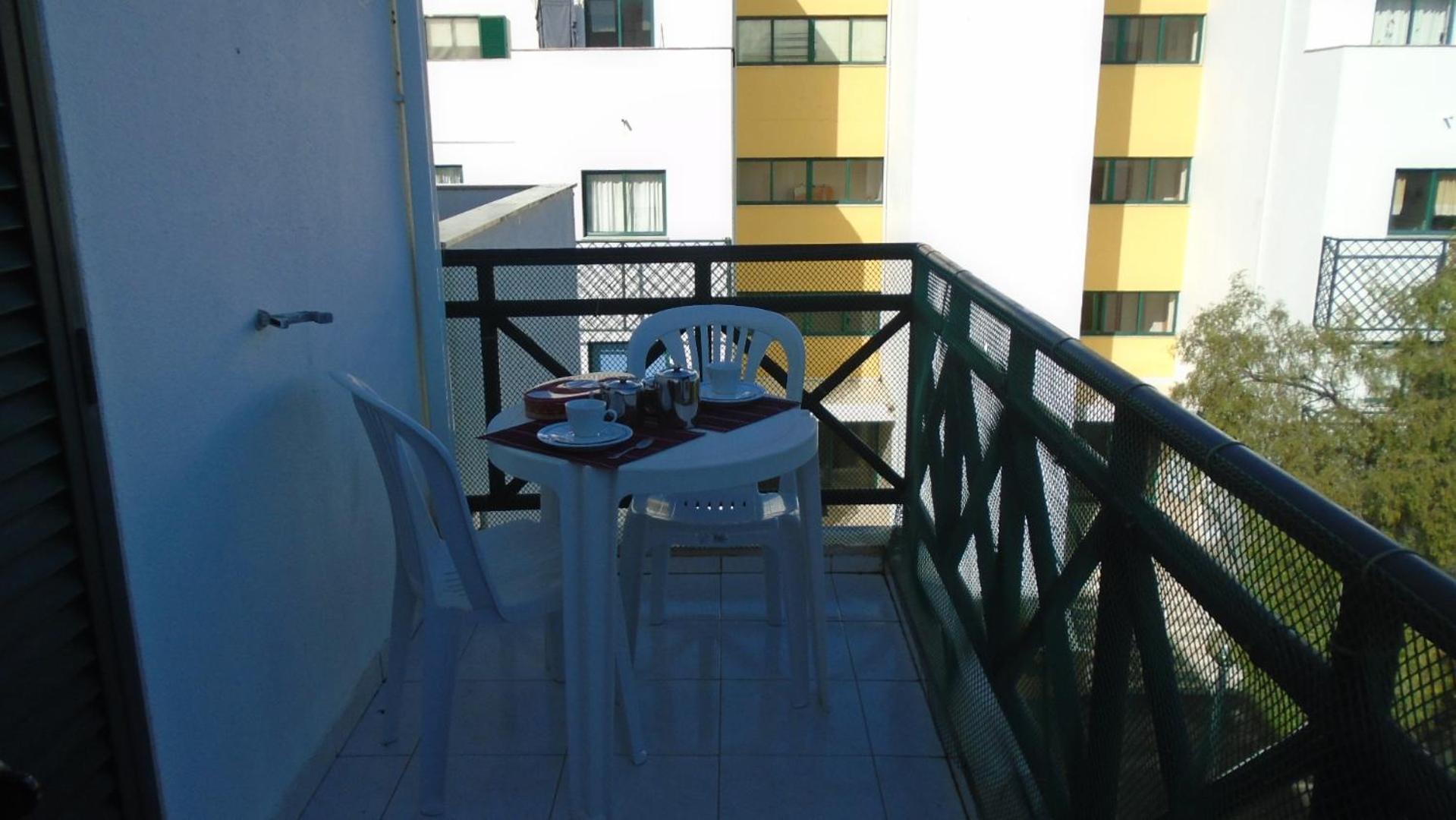 Apartamento Urb. Vila Nova, Lote 5 アルマカオ・デ・ペラ エクステリア 写真